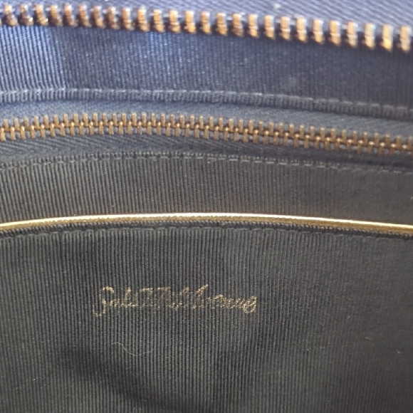 Elegant Black Handbag - Picture 6 of 8